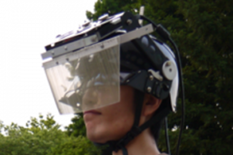 図2: 超広視野 HMD