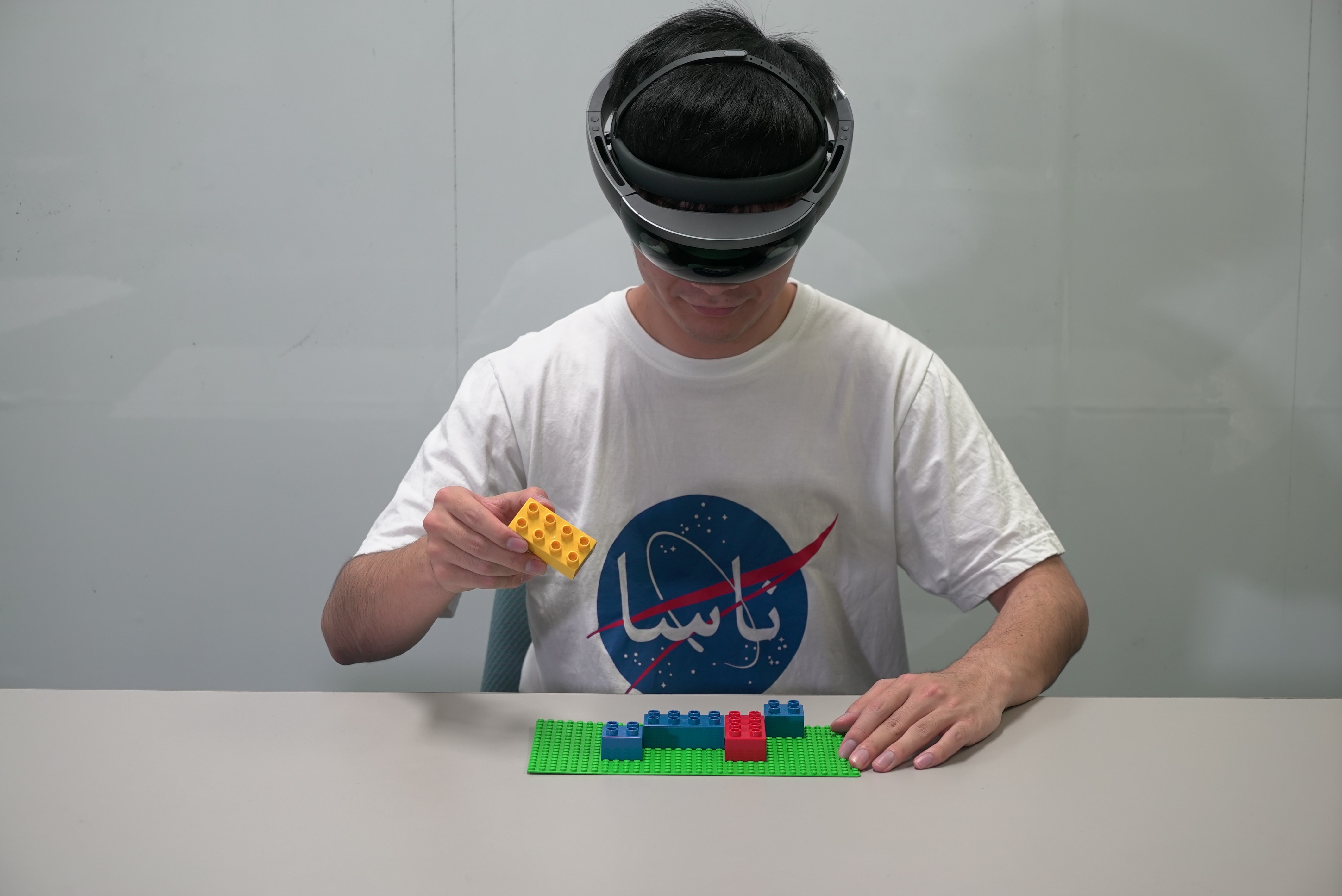 図5:ガイドラインを基にした拡張現実感組み立て作業支援システム